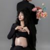 Concept ảnh bầu tone đen huyền bí với chồng đẹp