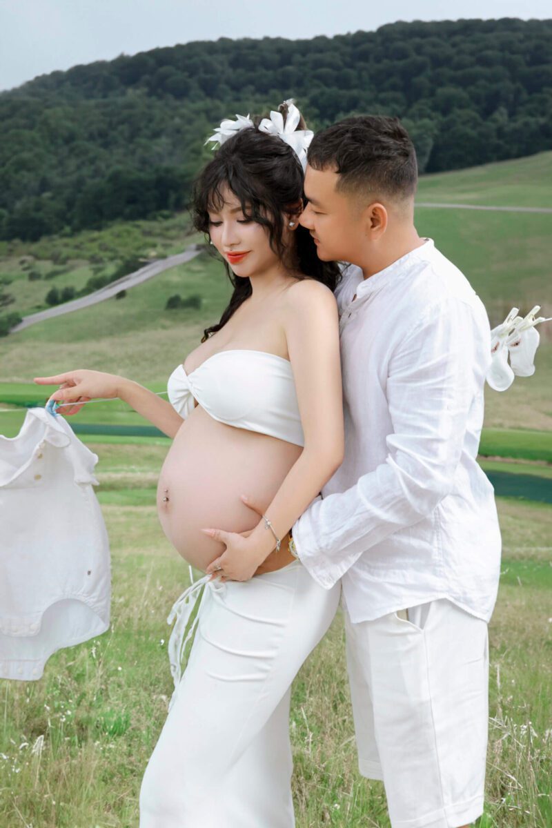 Chụp ảnh bầu cùng chồng đầy hạnh phúc