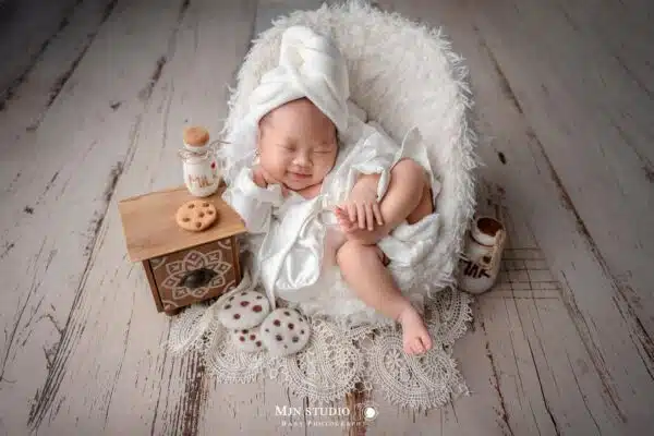 chup anh newborn concept ong chu (3)