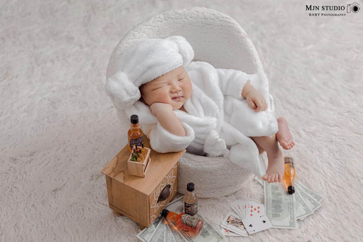 Chụp Ảnh Newborn Concept Ông Chủ