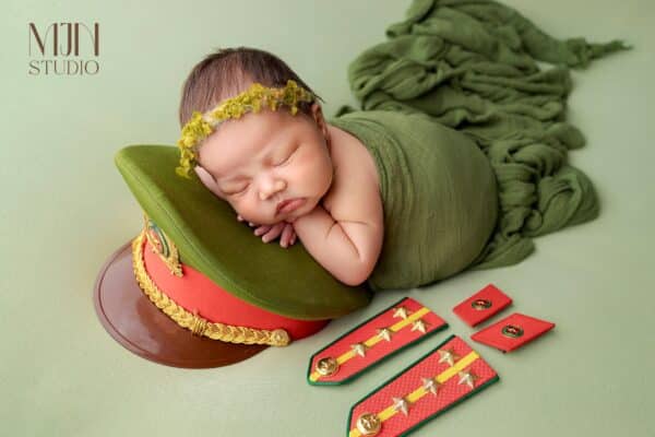 concept chup anh newborn - canh sat nhan dan