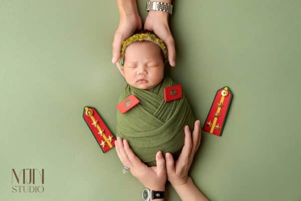 concept chup anh newborn - canh sat nhan dan