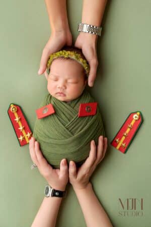 concept chup anh newborn - canh sat nhan dan