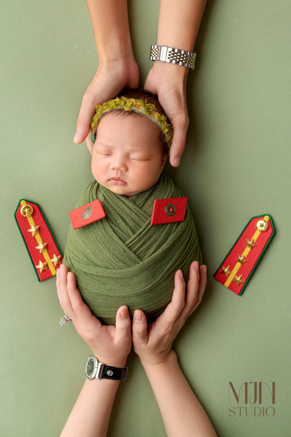 concept chup anh newborn - canh sat nhan dan