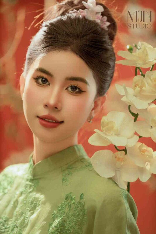Tạo Dáng Chụp Ảnh Áo Dài Tết – Bộ Ảnh Đầy Sắc Xuân