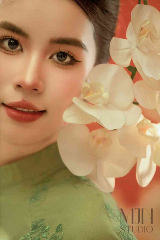 Tạo Dáng Chụp Ảnh Áo Dài Tết – Bộ Ảnh Đầy Sắc Xuân