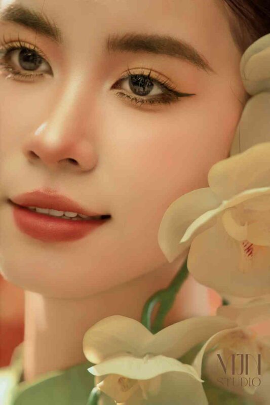Tạo Dáng Chụp Ảnh Áo Dài Tết – Bộ Ảnh Đầy Sắc Xuân