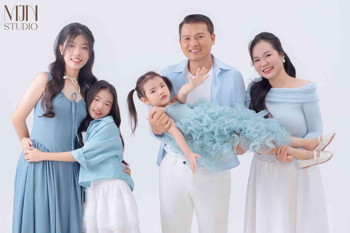 Chụp ảnh gia đình 5 thành viên - bắt trọn khoảnh khắc