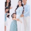 Chụp ảnh gia đình 5 thành viên đơn giản