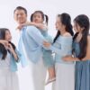 Chụp ảnh gia đình 5 thành viên đơn giản đẹp