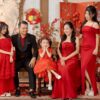 Bộ ảnh gia đình Tết tone đỏ đẹp