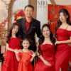 Bộ ảnh gia đình Tết tone đỏ ấm áp đầu xuân