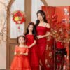 Bộ ảnh gia đình Tết tone đỏ ấm áp