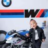 Chụp ảnh bé trai thể thao moto mạnh mẽ