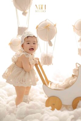 Ảnh thôi nôi bé gái hồn nhiên trong sáng