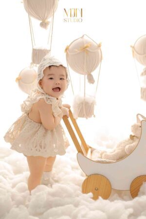 Ảnh thôi nôi bé gái hồn nhiên trong sáng