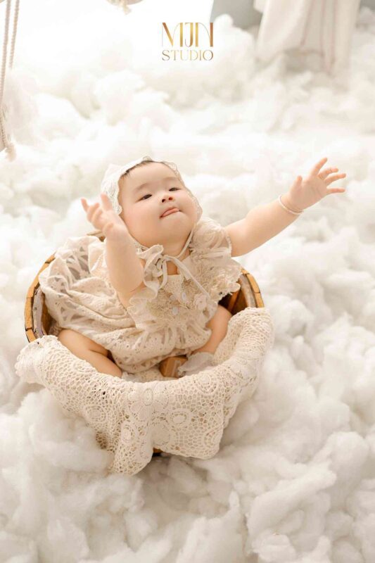 Chụp ảnh thôi nôi bé gái - Lưu giữ khoảnh khắc ngọt ngào nhất