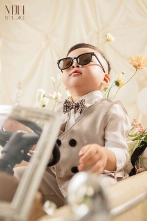 Gương mặt vàng trong làng pose ảnh