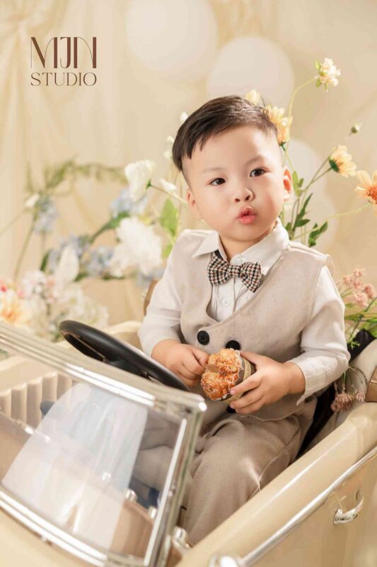 Chụp ảnh cho bé phong cách lãng tử "cực chất" tại MJN Studio