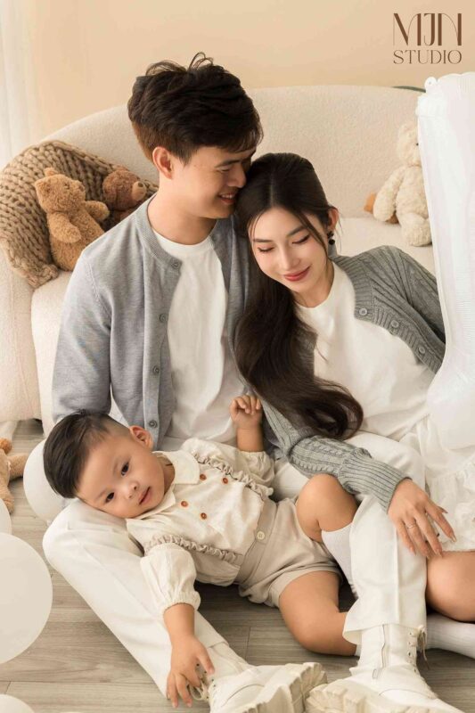 Chạm vào cảm xúc yêu thương qua ảnh gia đình tại MJN Studio