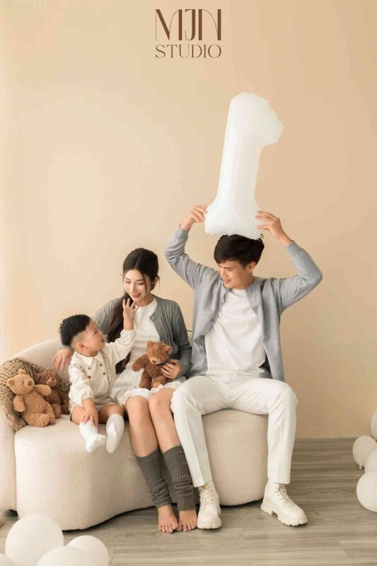 Chạm vào cảm xúc yêu thương qua ảnh gia đình tại MJN Studio