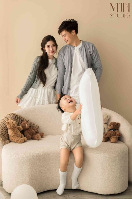 Chạm vào cảm xúc yêu thương qua ảnh gia đình tại MJN Studio