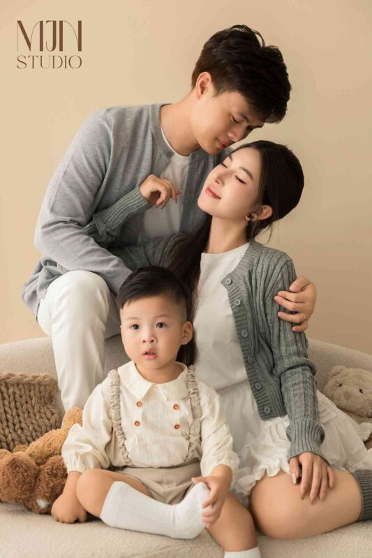 Chạm vào cảm xúc yêu thương qua ảnh gia đình tại MJN Studio