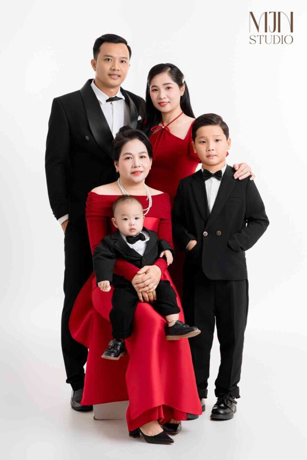 chup anh gia dinh 5 nguoi (1)