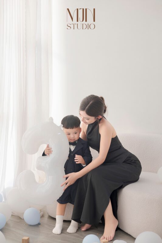 Chụp Ảnh Mẹ Và Bé Trai – Lưu Giữ Khoảnh Khắc Đáng Yêu