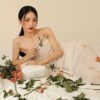 cach tao dang chup anh voi hoa hong (1)
