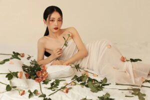 cach tao dang chup anh voi hoa hong (1)