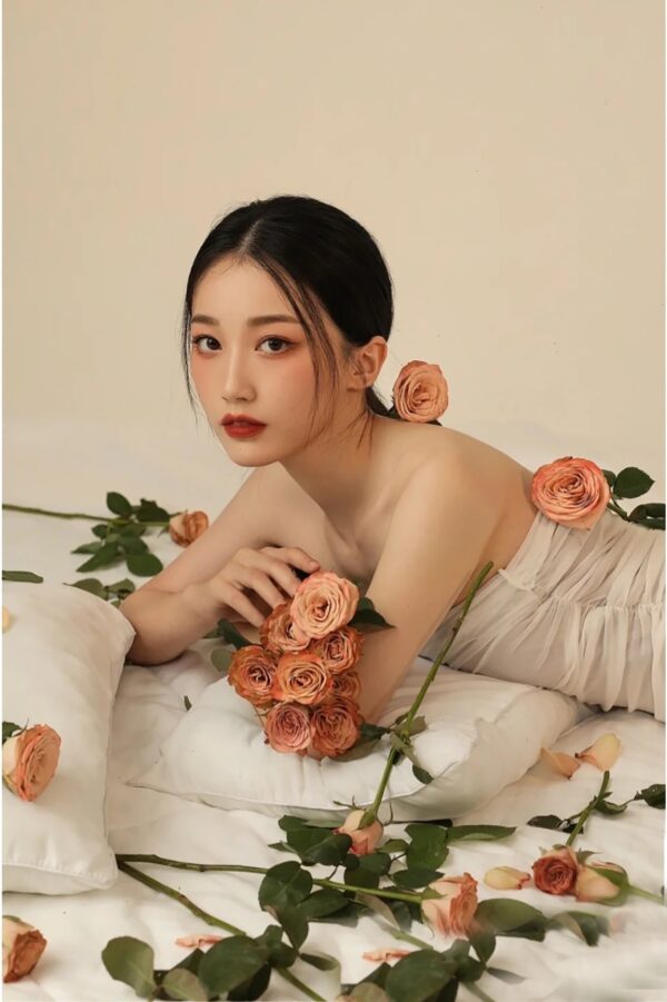 cach tao dang chup anh voi hoa hong (2)