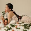cach tao dang chup anh voi hoa hong (3)