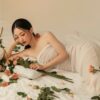 cach tao dang chup anh voi hoa hong (5)