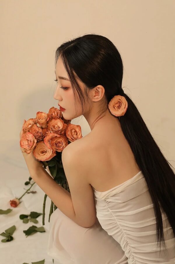 cach tao dang chup anh voi hoa hong (6)
