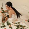 cach tao dang chup anh voi hoa hong (7)