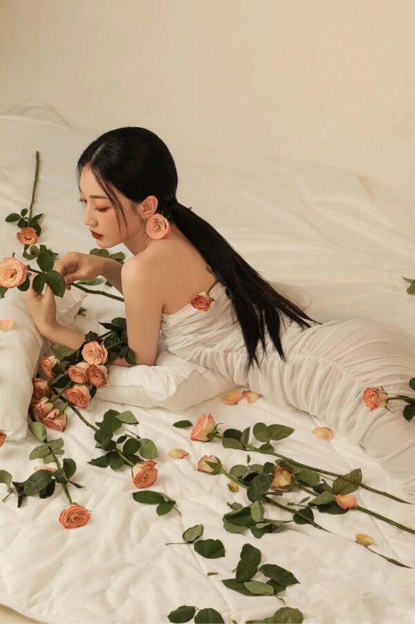 cach tao dang chup anh voi hoa hong (7)