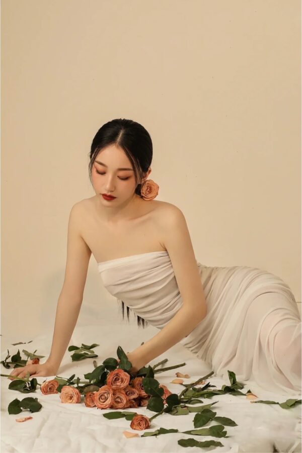 cach tao dang chup anh voi hoa hong (8)