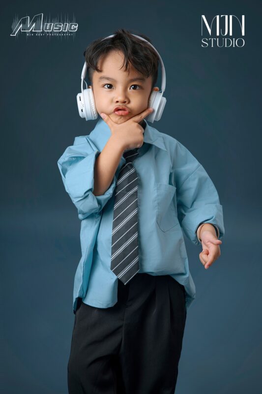 Top 10+ cách tạo dáng chụp ảnh học sinh nam chất, ấn tượng