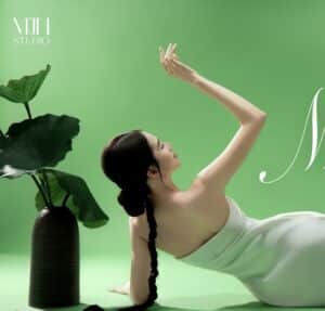 cac tu the chup anh voi hoa sen (1)
