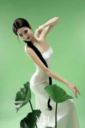 cac tu the chup anh voi hoa sen (2)