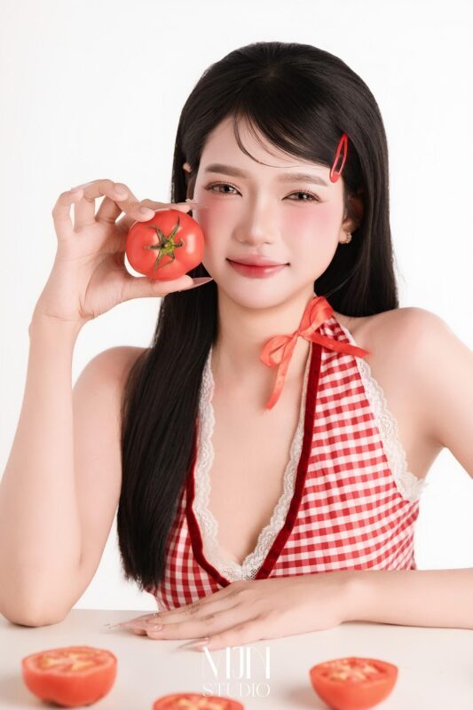 Chụp ảnh với hoa quả – Xu hướng làm đẹp độc đáo và tươi mới 