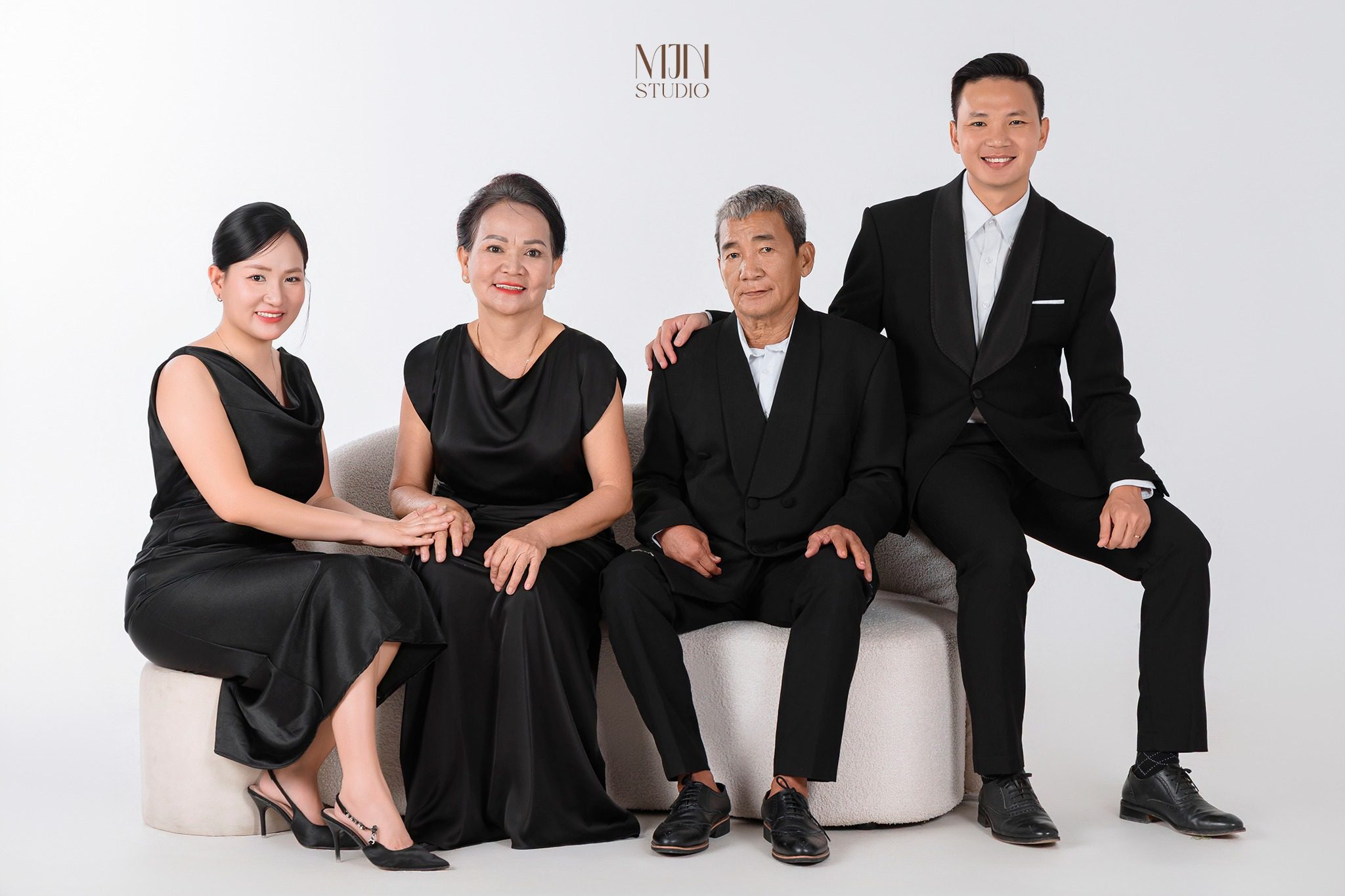 Top ý tưởng chụp ảnh đại gia đình đẹp, gắn kết nhiều thế hệ