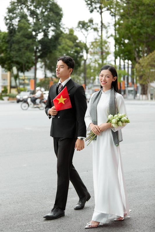 Concept chụp ảnh 2/9 với áo dài cho cặp đôi lãng mạn