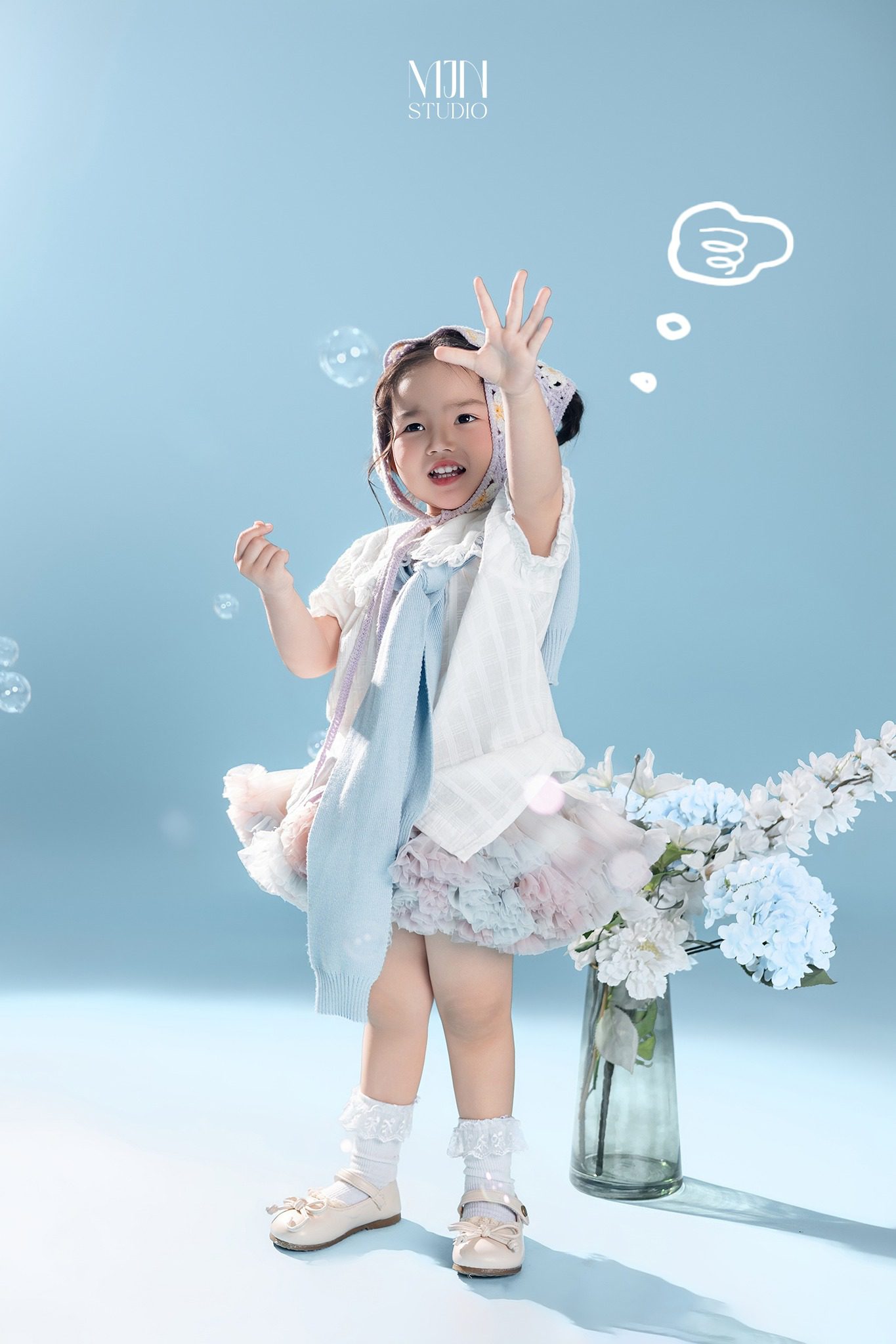 Chụp ảnh cho bé concept cô bé quàng khăn xanh