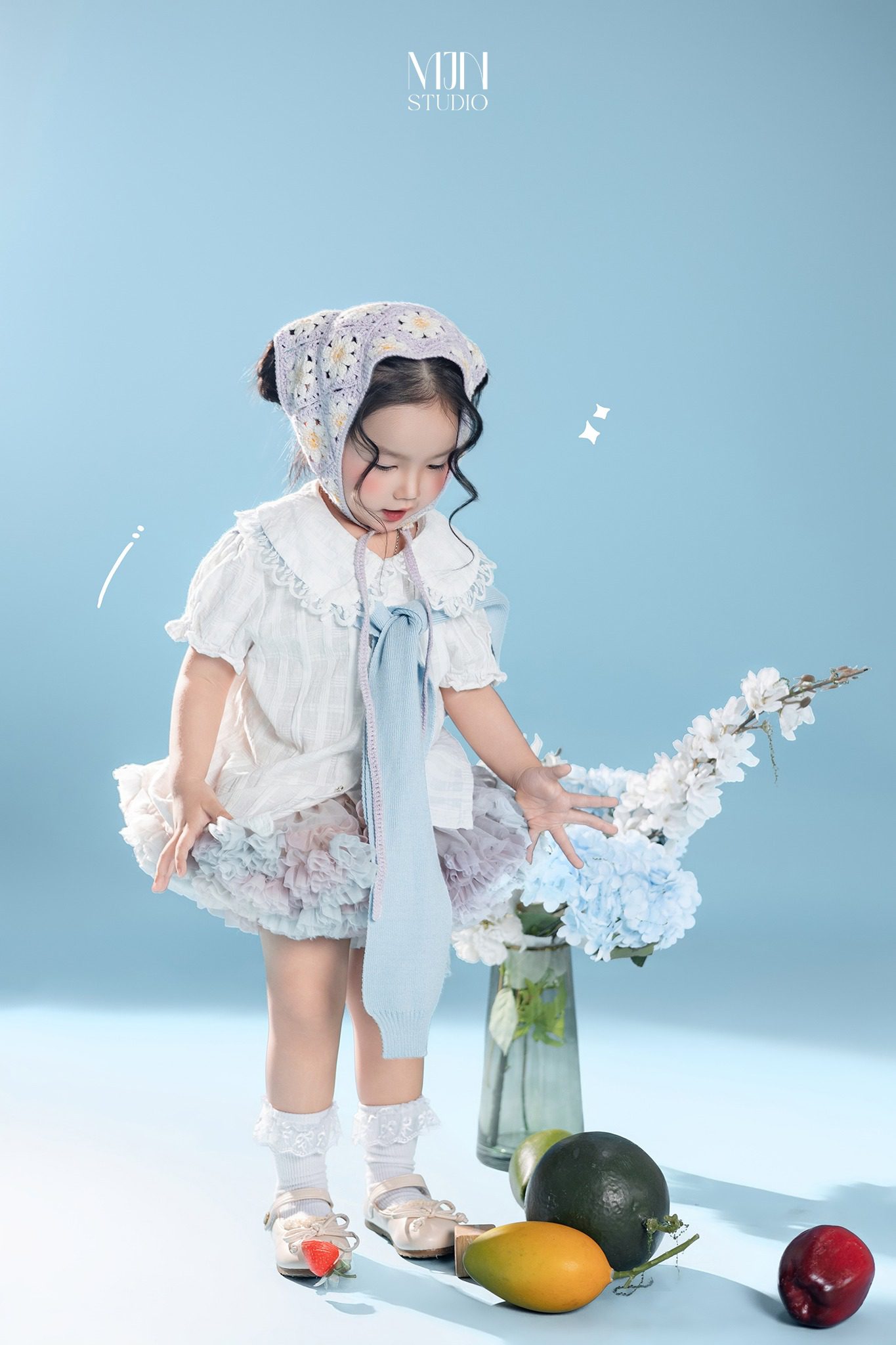 Chụp ảnh cho bé concept cô bé quàng khăn xanh