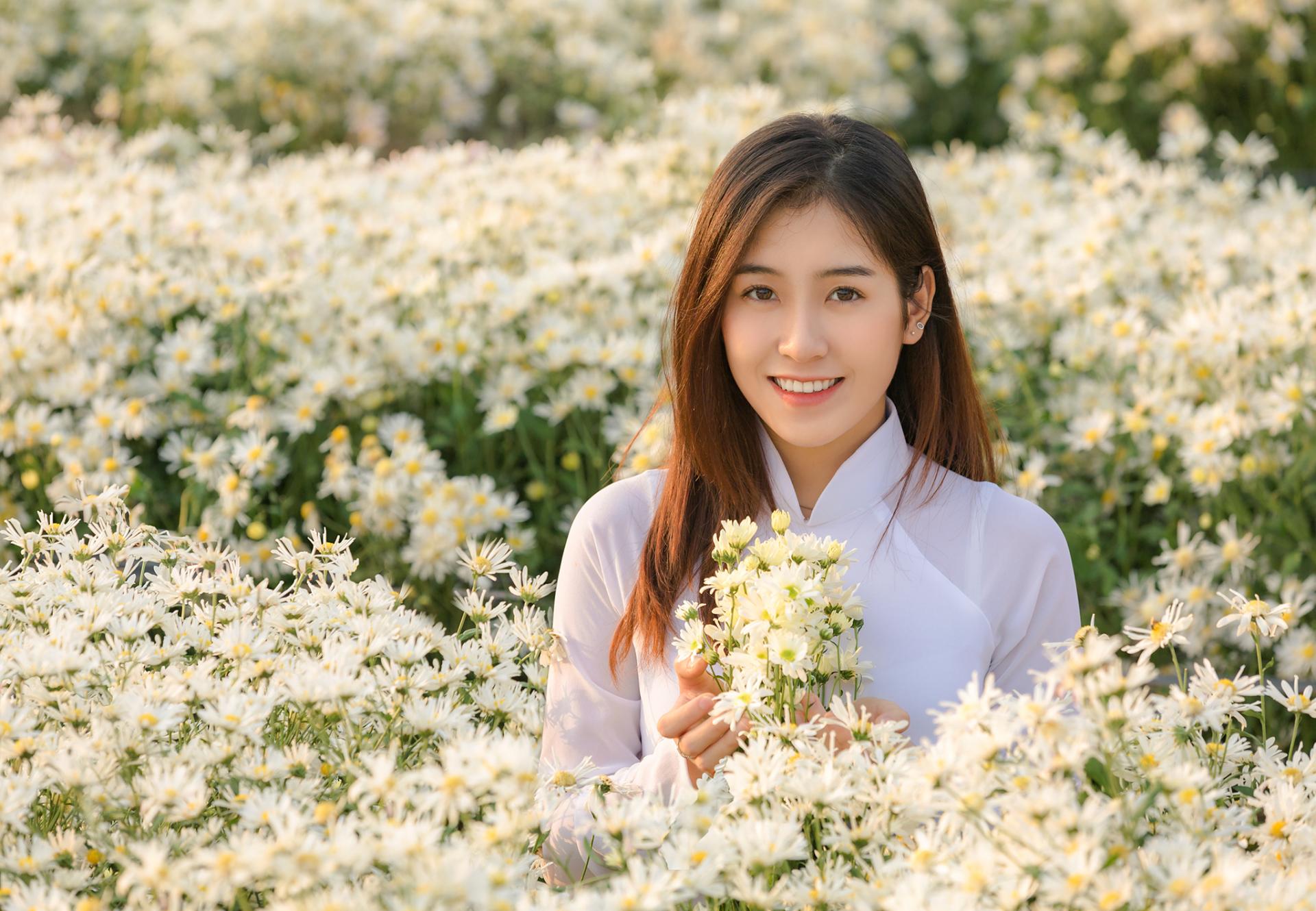 Top 10+ mẫu hoa cầm tay chụp ảnh kỷ yếu đẹp nhất 2025 2 Top 10+ mẫu hoa cầm tay chụp ảnh kỷ yếu đẹp nhất 2025
