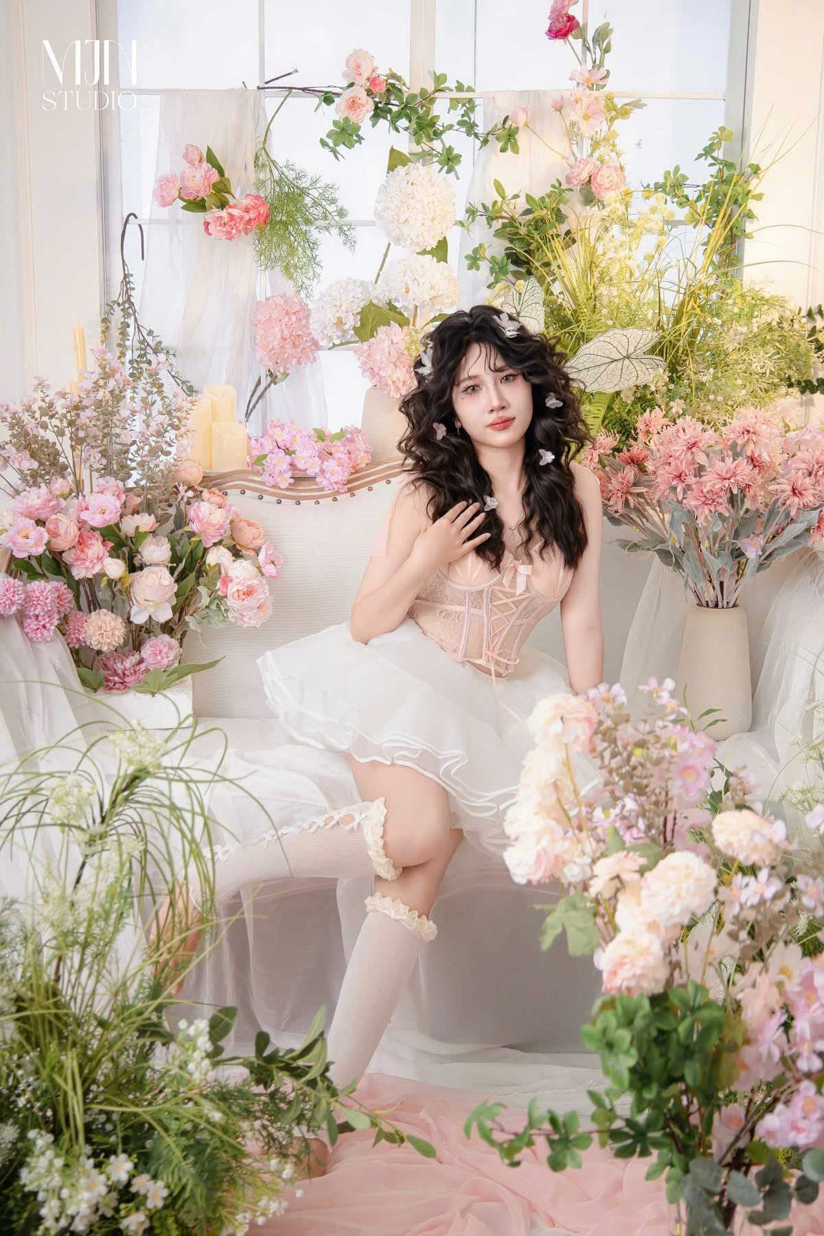 Bí quyết chọn trang phục đẹp cho buổi chụp ảnh beauty hoa