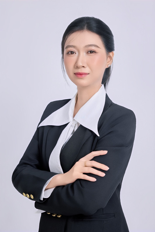 Chụp ảnh CV, hồ sơ xin việc ở Cần Thơ: mặc gì, chụp ở đâu? 4 Nữ nhân viên khoanh tay, áo sơ mi cổ lớn – ảnh profile xin việc tại MJN Studio Cần Thơ