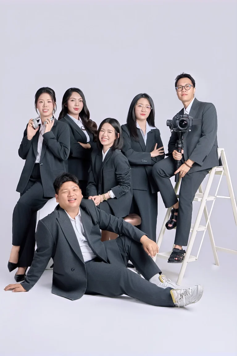 Ảnh tập thể phòng marketing – chụp ảnh nhân sự công ty